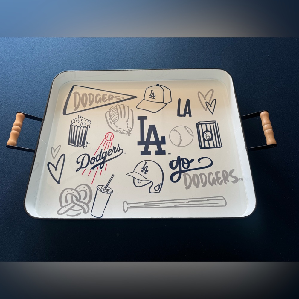 LA DODGERS serving tray! Perfect for watch parties, team parties or any day⚾️🧢